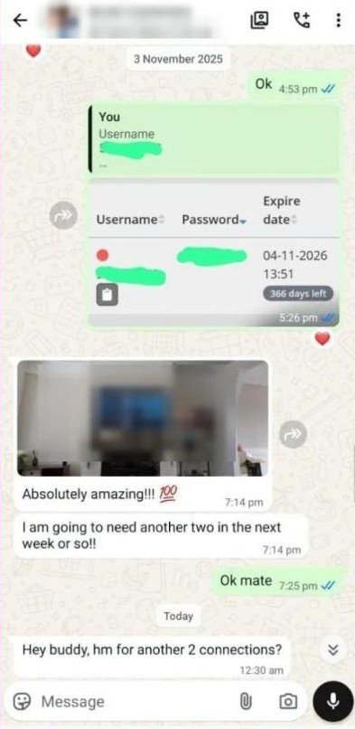 Capture WhatsApp réelle : un client IPTV Québécois écrit « Absolutely amazing » et demande 2 connexions de plus